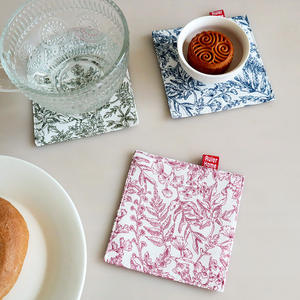 Sous-verre carré en tissu Quiet Home, en coton double couche, isolant thermique, imprimé floral, durable, rouge, bleu, vert - Product Image 5