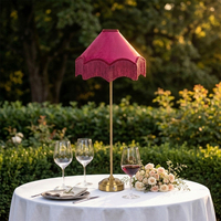 Lampe de table sans fil en gros, abat-jour rouge bordeaux en tissu TC à pompons, en métal, faite à la main, écologique, pour restaurant et mariage
