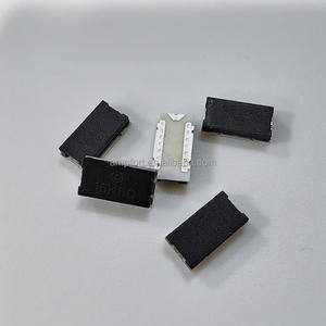 Fusible de tres terminales como protectores de batería de montaje en superficie 60A 80V 9550 para protección contra sobrecorriente y sobretensión - Product Image 2