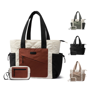 Sac à main de voyage, de sport et de shopping en nylon matelassé léger, grande capacité, résistant à l'eau, avec fermeture éclair, vente en gros - Product Image 1