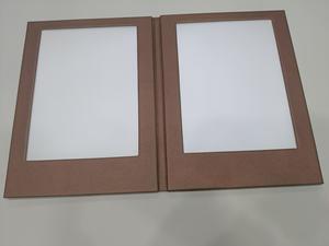 Porta Menús Personalizado de Piel Sintética con Iluminación LED de Doble Página, Recargable - Product Image 2