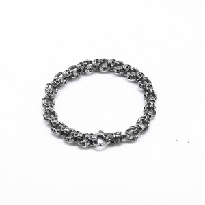Pulsera de acero y titanio con diseño de esqueleto y elemento de cruz con patrón geométrico para hombre, accesorio de moda y joyería. - Product Image 5