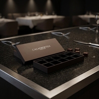 Boîte à chocolat rigide haut de gamme avec estampage à chaud doré, laminage mat, séparateur personnalisé, boîtes en papier recyclables pour cadeaux de luxe