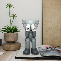 Décoration intérieure, sculpture en résine et fibre de verre représentant un ours violent