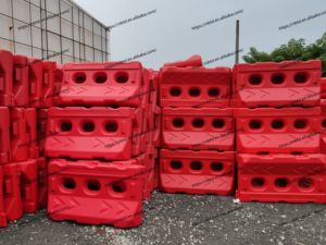 Barriera di plastica piena d'acqua ad alta visibilità per la sicurezza stradale all'aperto Crash autostrada barricate <span class=keywords><strong>Guardrail</strong></span> per la carreggiata - Product Image 3