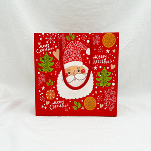 Sacs fourre-tout en papier kraft personnalisés pour Noël avec des motifs de flocons de neige, d'arbres et de rennes pour l'emballage de cadeaux - Product Image 1
