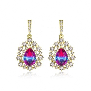 Boucles d'oreilles pendantes tendance Palace, plaquées or 18 carats, cuivre incrusté de zircon, style coréen vintage, colorées, cadeau idéal - Product Image 1