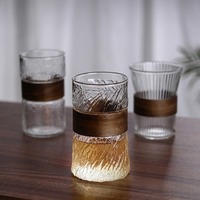 Gobelet de luxe en verre borosilicate texturé de 14 oz avec manchon en bois naturel pour eau, café glacé, thé et cocktails