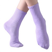 Vente en gros de chaussettes antidérapantes respirantes personnalisées pour femmes et enfants, pour la danse, la gym, le yoga, le pilates