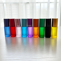 Vente en gros de flacons roll-on cylindriques en verre mat givré de 5 ml et 10 ml, diffuseurs à bâtonnets, couleurs personnalisables, pour huiles essentielles, parfums et soins de la peau