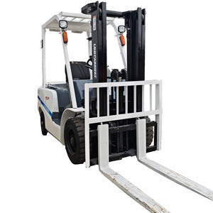 Chariot élévateur diesel d'occasion TCM FD30 3T 5T avec moteur Isuzu, pneus pleins, faible nombre d'heures de fonctionnement, en stock - Product Image 1