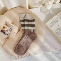 Chaussettes mi-mollet décontractées pour femmes, style universitaire, à double rayure, en polyester et coton absorbant la transpiration, pour l'hiver