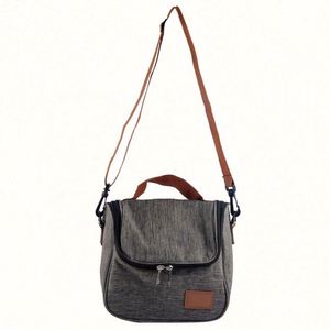 Sac à déjeuner isotherme réutilisable pour l'école, imperméable et personnalisé - Product Image 1