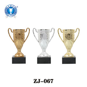 عرض ساخن على كوب صغير من البلاستيك مرصع بالبرونز الذهبي والفضي مع القبعات وقاعدة - Product Image 3