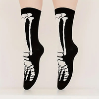 Vente en gros de chaussettes graphiques squelettes noires effrayantes Costume drôle Chaussettes d'équipage d'Halloween pour hommes