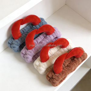 Bandeau personnalisé en polaire corail pour le lavage du visage et le soin de la peau, avec motif cornes de démon, idéal pour le spa facial, le démaquillage et comme accessoire capillaire de fête personnalisé - Product Image 6