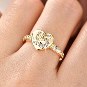 Anillo de Aniversario en Forma de Corazón con Micro Pavé de Circonitas y Baño de Oro de 14k sobre Cobre Ecológico, en Oferta - Product Image 6