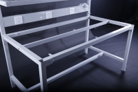 Mesa de Trabajo de Acero Inoxidable de Una Sola Cara con Tomas de Corriente y Tablero de Datos Acrílico para Uso en Almacenes, Mesa de Ensamblaje de Productos