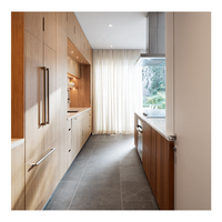 Îlot de cuisine moderne de luxe avec plan de travail stratifié noir mat sans cadre, meuble de cuisine modulaire avec rangement