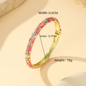 NUEVA Pulsera de dijes apilables para mujer, estilo vintage, chapada en oro sobre latón, con diseño de pétalo de esmalte líquido de color fresco y dulce - Product Image 6