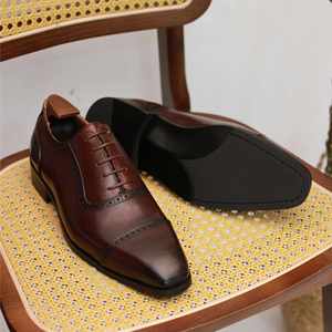 รองเท้าผู้ชายสไตล์อังกฤษแบบใหม่ รองเท้าลำลองสำหรับงานแต่งงาน รองเท้าแบบ Brogue สามชิ้นต่อกัน ปลายแหลม ผูกเชือก น้ำหนักเบา ระบายอากาศได้ดี - Product Image 1