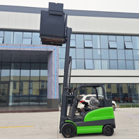 Nouveau chariot élévateur électrique à batterie au lithium à quatre roues motrices de qualité supérieure équipé d'un chargeur