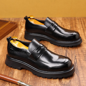 Men's casual style leather shoes - <b>One</b> pair of genuine leather men's men's business-style thick-soled shoes - Product Image 3