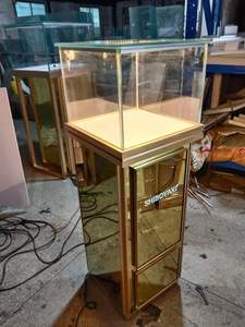 Çeşitli renk ve logolarda mevcut özelleştirilebilir ayaklı dolap iç<span class=keywords><strong>in</strong></span> lüks altın yüksek dereceli butik alışveriş merkezi ekranı - Product Image 6