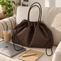 Sac fourre-tout personnalisable en Taslon, en stock, style Hobo Shopper avec option logo pour la vente au détail, les cadeaux, la vente en gros et les fournisseurs OEM