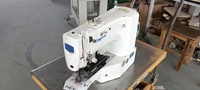 Machine à coudre industrielle programmable à entraînement direct avec coupe-fil pour la pose de boutons sur les vêtements