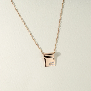 Collier élégant en diamants de luxe en or 18 carats, bijoux fins minimalistes pour femmes, design intemporel pour un cadeau d'anniversaire, de mariage ou de célébration - Product Image 1