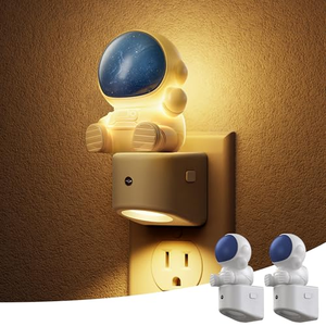 Lámpara Nocturna 3D de Astronauta, se Conecta a la Pared, Sensor de Anochecer y Amanecer, RGB + Blanco Suave 3000K, Lámpara Nocturna de Astronauta para Dormitorio - Product Image 1