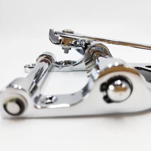 Pont de tremolo pour guitare électrique style LP avec barre de tremolo à grande poignée, plaque de tirage de cordière de guitare avec vis et ressorts complets - Product Image 4