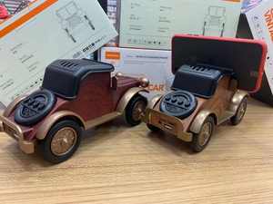 ลำโพงบลูทูธไม้รูปรถยนต์ดีไซน์คลาสสิค พร้อมที่วางโทรศัพท์ ลำโพงไร้สาย - Product Image 6