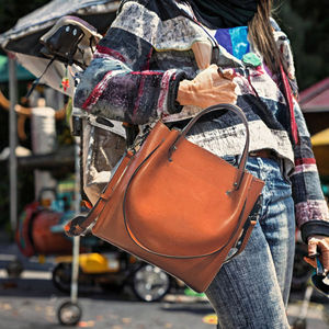 2025 bandoulière femme sac fourre-tout grande capacité sac à main en cuir avec fermeture à glissière simple bandoulière à la mode seau Style - Product Image 3