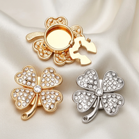 Cubrebotones Xuya, Nuevo Estilo, con Incrustaciones de Diamantes, Trébol de Cuatro Hojas, Metal, Tipo Broche, Elegante y de Alta Gama