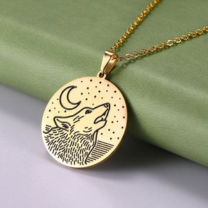 Collana con Ciondolo a Forma di Lupo 'Myshape Lone Howl', Amuleto in Acciaio Inossidabile Color Oro con Catena Regolabile per Uomo e <span class=keywords><strong>Donna</strong></span> - Product Image 2