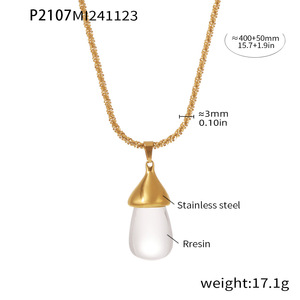 Collier pendentif en résine multicolores pour femmes |   Acier inoxydable plaqué or 18K PVD |   Imperméable, hypoallergénique et inaltérable - Product Image 5