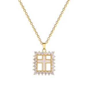 Colar Crucifixo com Pingente de Cruz Micro Zircônia Cubica Banho de Ouro, Joia Religiosa em Aço Inoxidável - Product Image 4