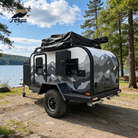 Roulotte de voyage tout-terrain au design moderne et léger, caractéristiques imperméables, options de couleur personnalisées, capacité de couchage pour 2 personnes