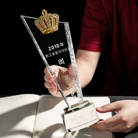 Logo personnalisé Médailles Tasses Cristal Pageant Verre Trophée Avec Couronne En Métal pour Le Championnat