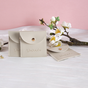 Elegante Pochette in Pelle PU <span class=keywords><strong>Beige</strong></span> 7x7cm di Alta Qualità con Chiusura a Bottone, Confezione Regalo Riciclabile per Gioielli, Anelli, Bracciali - Product Image 5