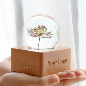 Lampe en résine <span class=keywords><strong>de</strong></span> tournesol véritable, boule <span class=keywords><strong>de</strong></span> fleurs préservées, veilleuse, décoration botanique bénie par le soleil, pour la remise des diplômes, félicitations, nouveau cadeau - Product Image 4