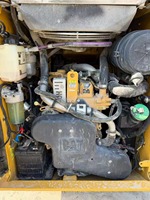 Chargeuse compacte sur pneus Caterpillar CAT236d d'occasion, 90% NEUVE, modèle 2017, faible nombre d'heures de travail, composants d'origine, moteur, pompe