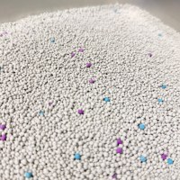 Litière pour chat en bentonite écologique, gris, à absorption rapide, avec charbon actif pour un contrôle supérieur des odeurs, jetable dans les toilettes