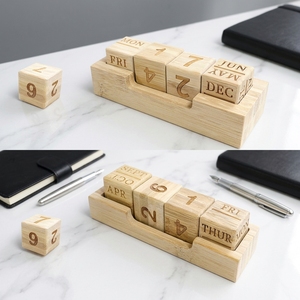 Calendario da Scrivania in Legno di Bambù Personalizzato Economico Stile Arte Popolare con Decorazioni Dipinte - Product Image 2