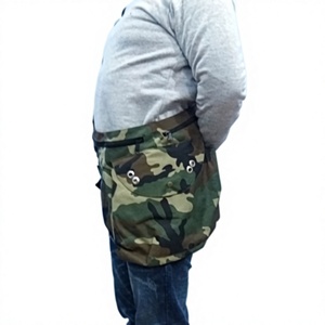 Bolsa de caza para cetrería, bandolera con estampado de camuflaje y correa ajustable para el hombro, hecha de Cordura lavable. - Product Image 1