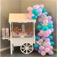 Étagère de présentation moderne amovible en métal et plastique, support de bureau en bois, support mural en acrylique pour les présentoirs de bonbons et de beignets de la boutique