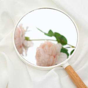 Zonyin Logo personalizzato in plastica portatile piccolo specchio portatile rotondo doppio lato ingrandimento specchio cosmetico con manico in legno - Product Image 3