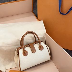 Bolso de Mano de Diseño de Lujo para Mujer con Dos Asas y Cierre de Cremallera; Bolso de Hombro de Alta Calidad con Forro de Alta Calidad, Guangdong, China - Product Image 2